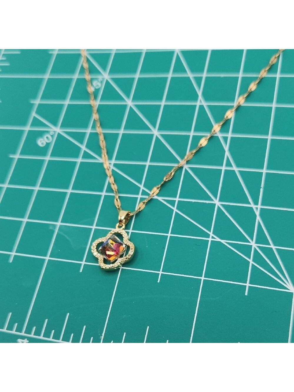 18k Gold Plated Stainless Steel Lip Chain , Prism Style Clover Pendant - Picture 7 of 8